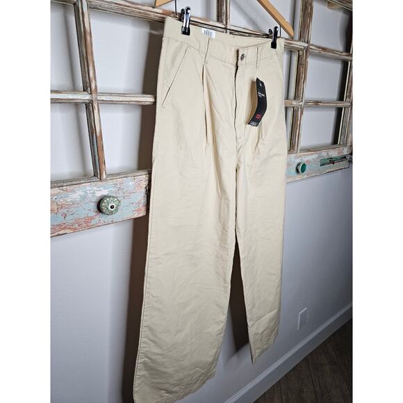 NWT Levi's High Rise Loose Wide Straight Leg Khaki's size 30 - Picture 10 of 10